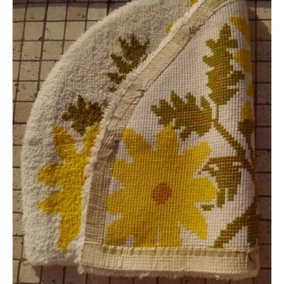 Vintage Half Circle Hooked Rug Demilune Half Moon Yellow White Floral Daisies - Picture 6 of 12